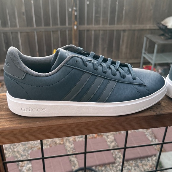 Adidas Grand Court 2.0 Shoe Box in Black and White - Picture 3 of 6